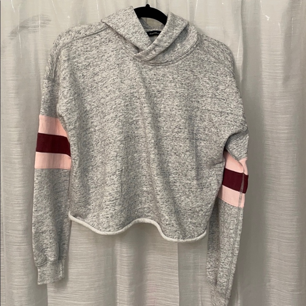 Abercrombie & Fitch cropped hoodie
